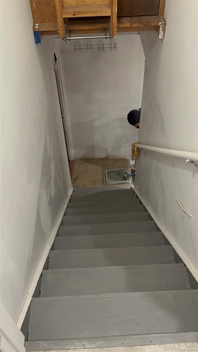 Building Photo - 133 Moriches Ave