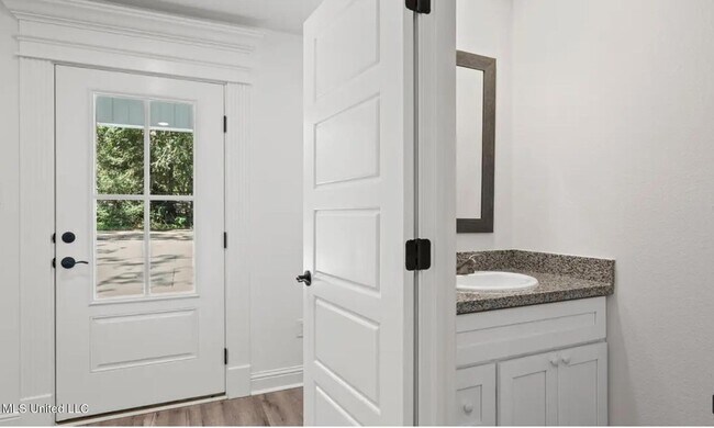 Building Photo - 917 Motsie Rd