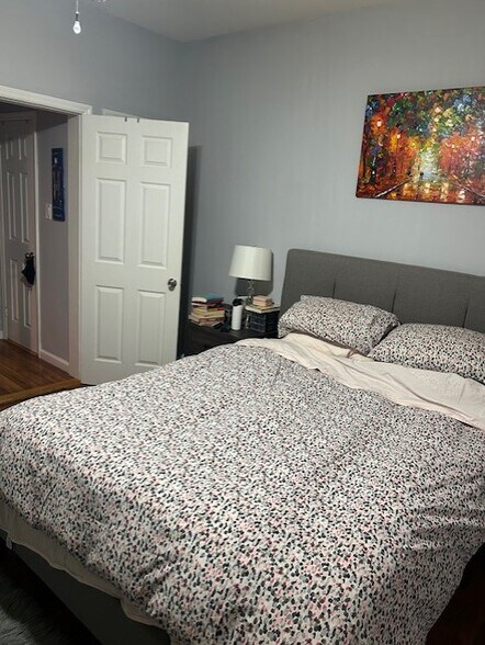 Very large bedroom (queen sized bed pictured) - 4514 43rd St