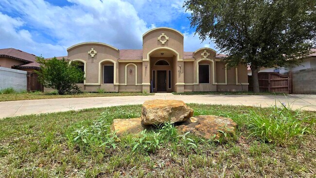 Primary Photo - 313 Floral Blvd