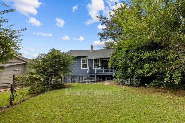 Building Photo - 963 3rd St W