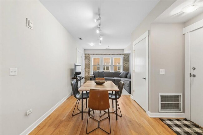 Building Photo - 2541 Prairie Ave
