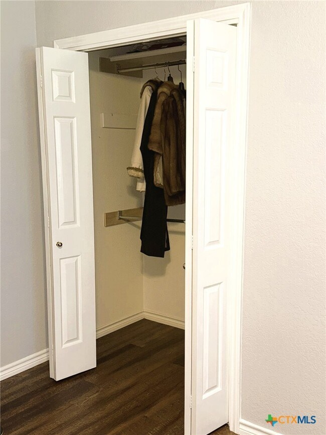 Building Photo - 3117 Kensington Ct