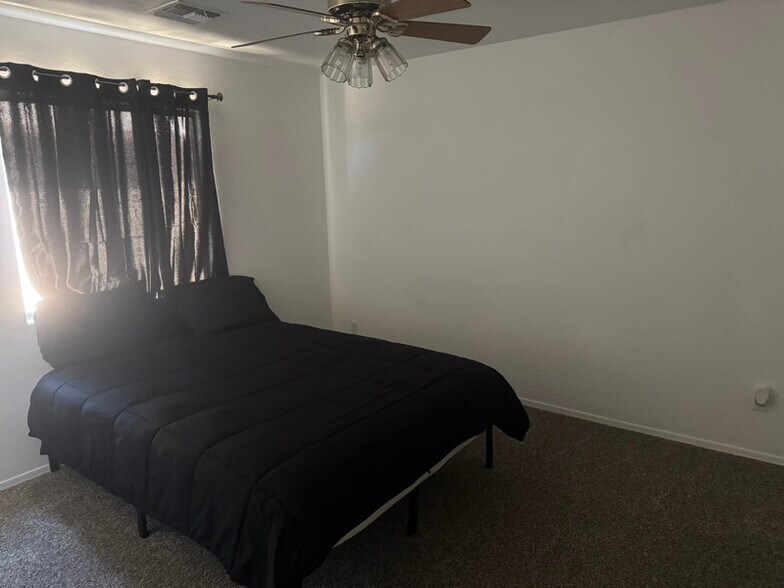 Building Photo - 1537 E Alba Dr