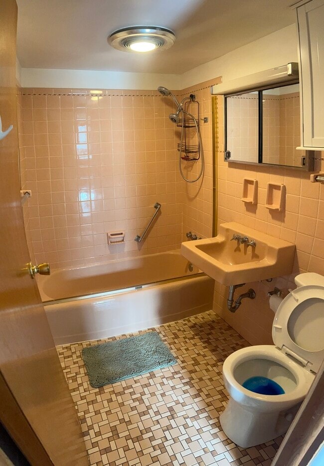 Building Photo - 301 N Minier Ave