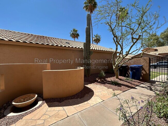 Building Photo - 5943 W Drake Ct