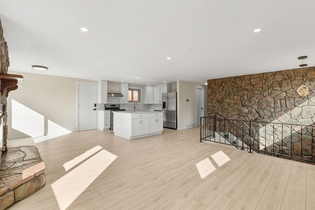 Building Photo - Bright & Beautiful Foothills Home Just Minutes from Downtown Boulder