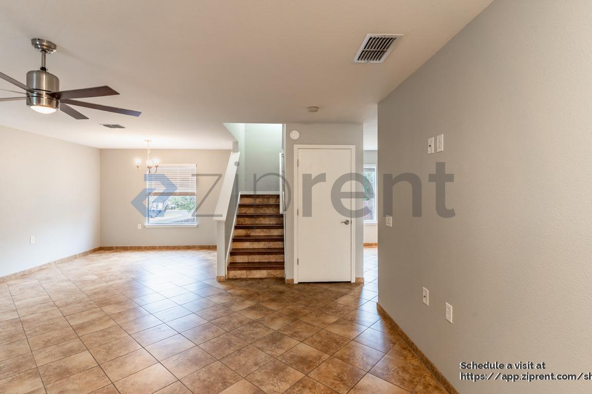 Building Photo - 817 Sheraton Ave