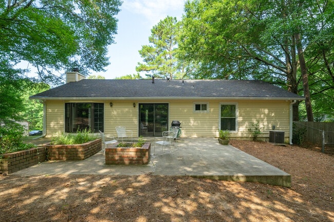 Building Photo - 170 Cedar Trce