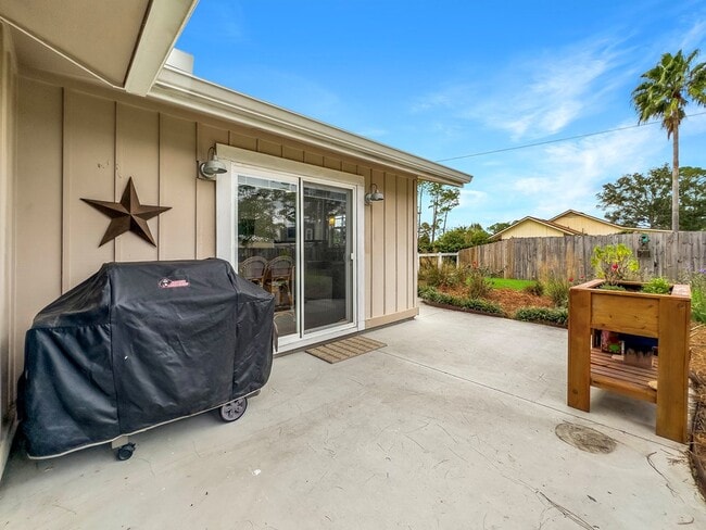 Building Photo - 103 Mimosa Ave