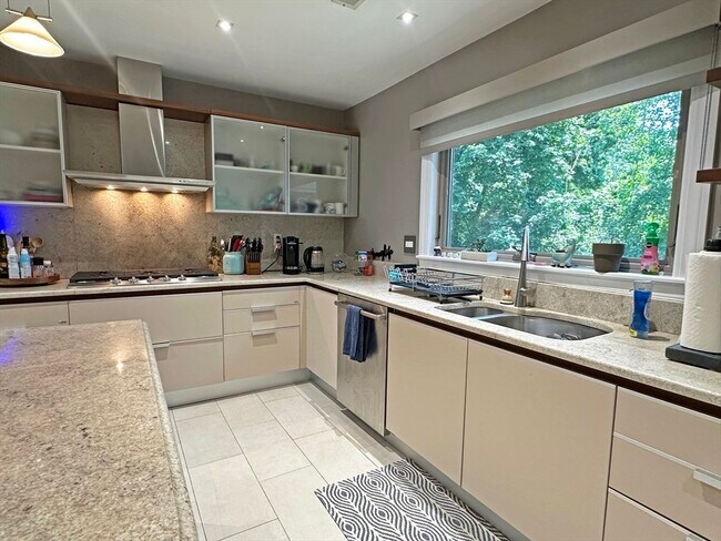 Building Photo - 6 Brownson Terrace