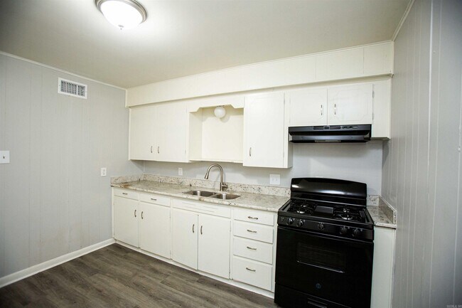 Building Photo - 10 Timber Ln