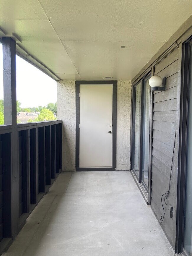 Building Photo - 3075 Walnut Bend Ln