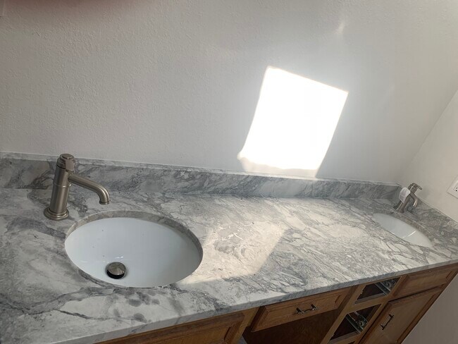 Building Photo - 7633 Thompson Pky