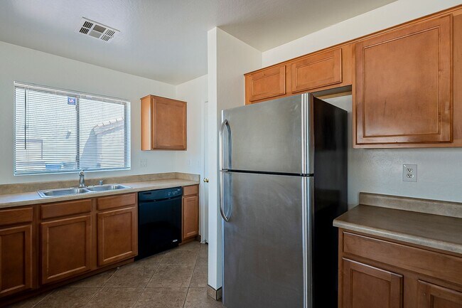 Building Photo - 4 Bedroom home for rent