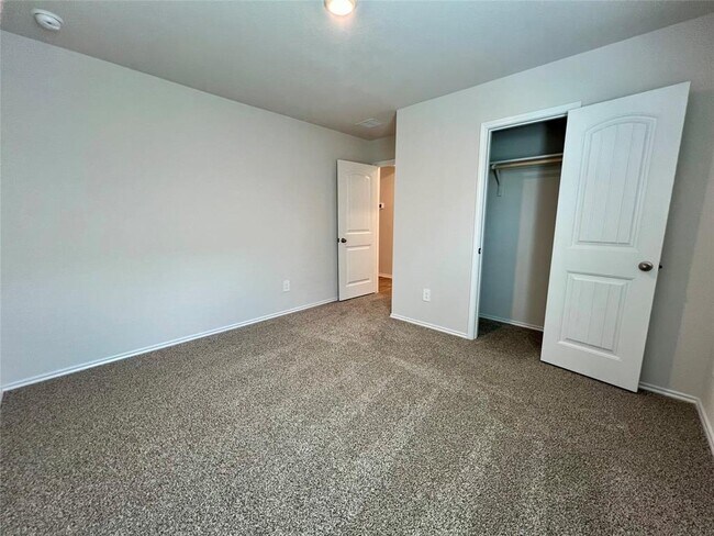 Building Photo - 420 Lancebill Dr