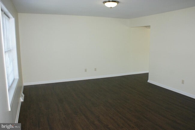 Building Photo - 4815 E Trindle Rd