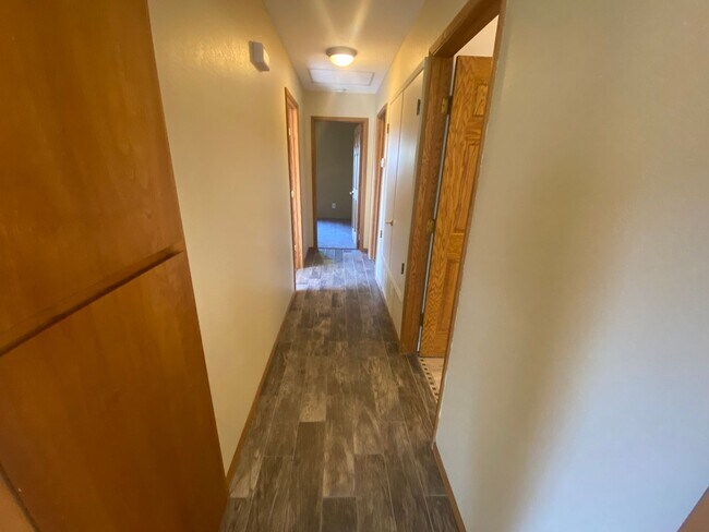 Building Photo - 1275 Peterson Ranch Rd