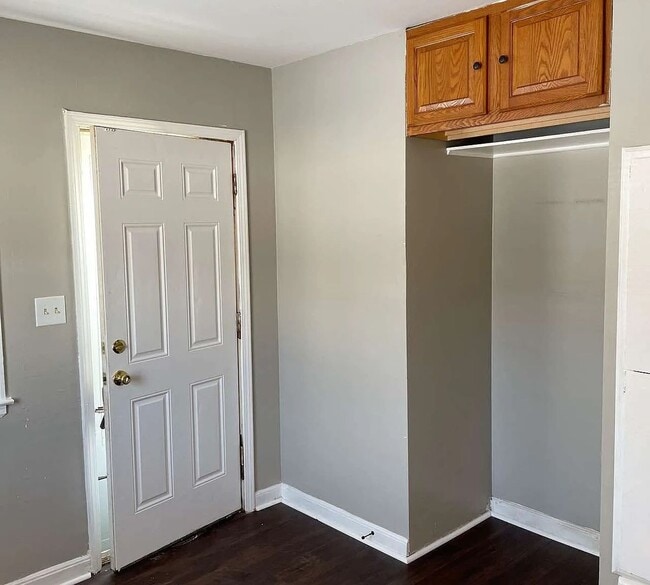 Building Photo - Cozy 4 bedroom, 1 bathroom Cape cod.