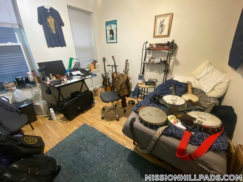 Building Photo - 1458 Tremont St