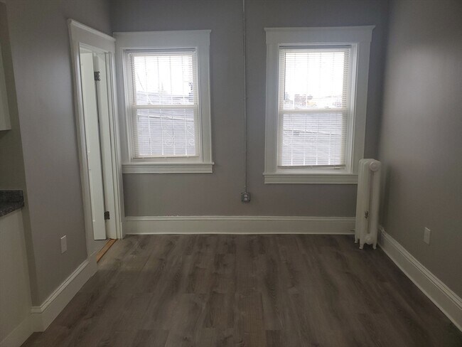 Building Photo - 738 Washington St