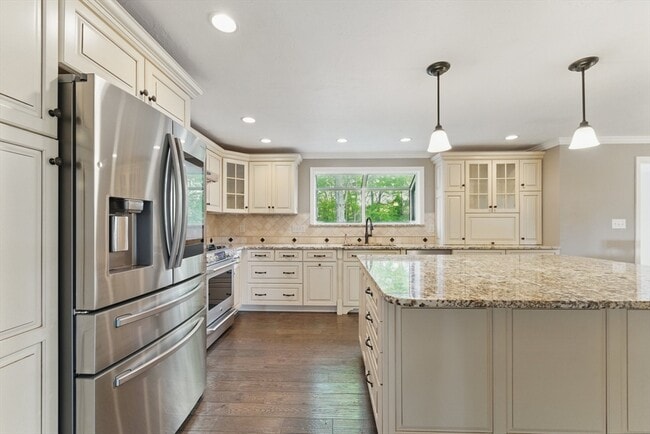 Building Photo - 121 Indian Meadow Dr