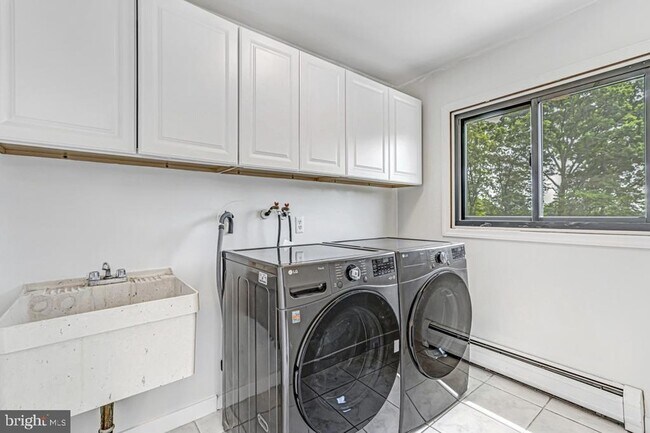 Building Photo - 136 Carlough Rd