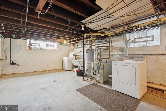 Building Photo - 3227 Fuller St