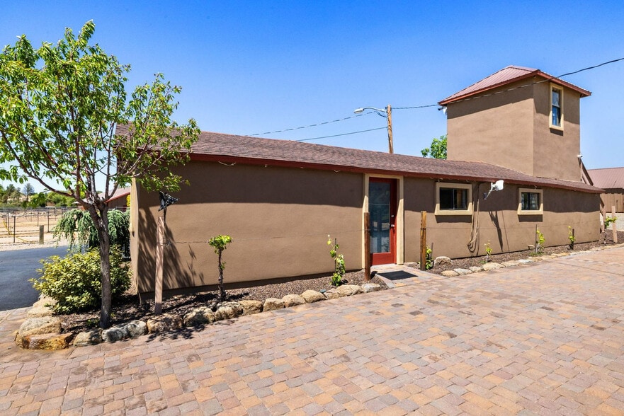 Building Photo - 7625 N Williamson Valley Rd