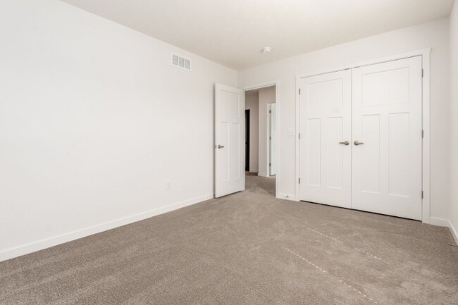 Building Photo - 724 Herd Ave