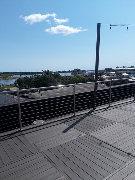 Water view from rooftop - 32 Haviland St