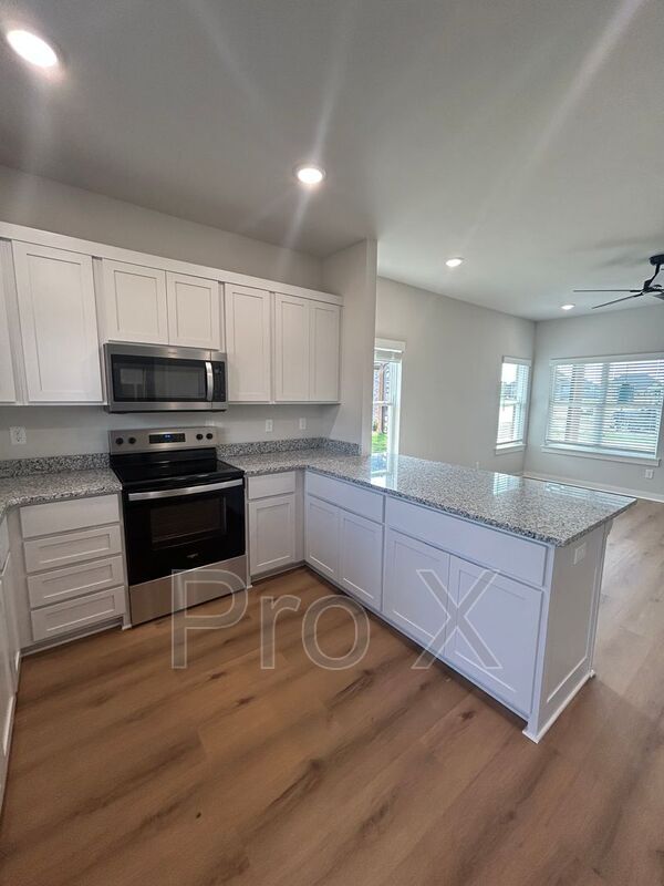 Building Photo - 621 Cosmos St