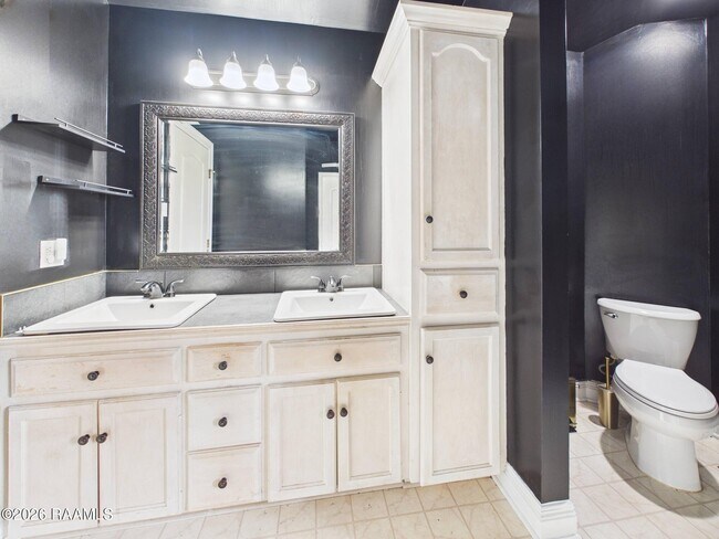 Building Photo - 430 Planters Row