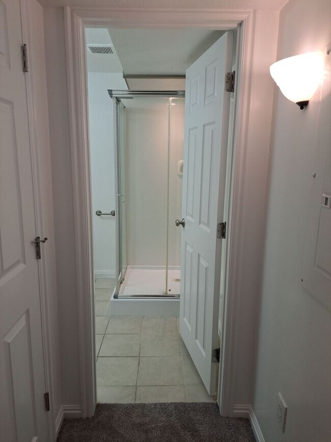 Building Photo - End unit townhome with basement suite!!