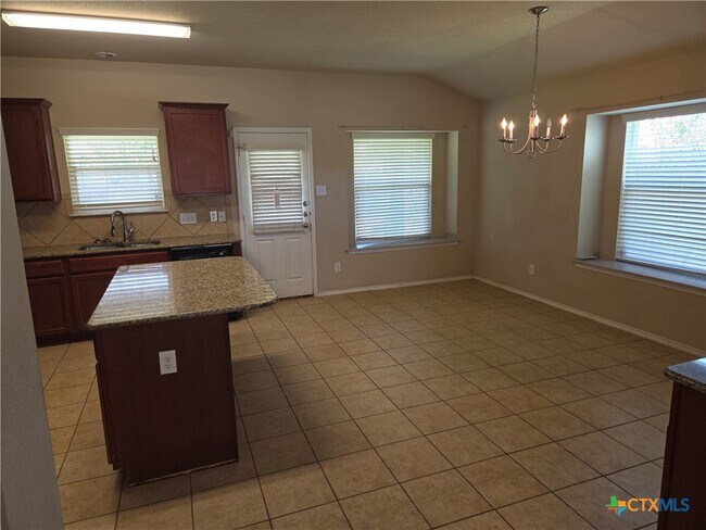 Building Photo - 10025 Birch Tree Dr