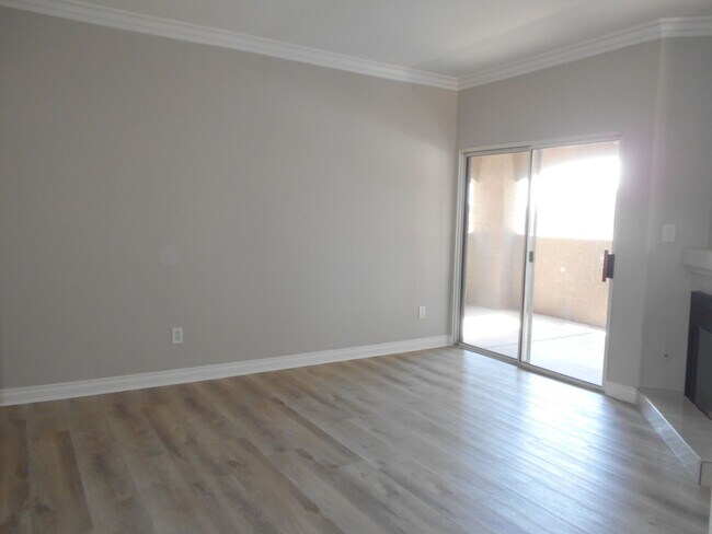 Building Photo - Spacious 2 Bedroom Condo Ready To Move-In!
