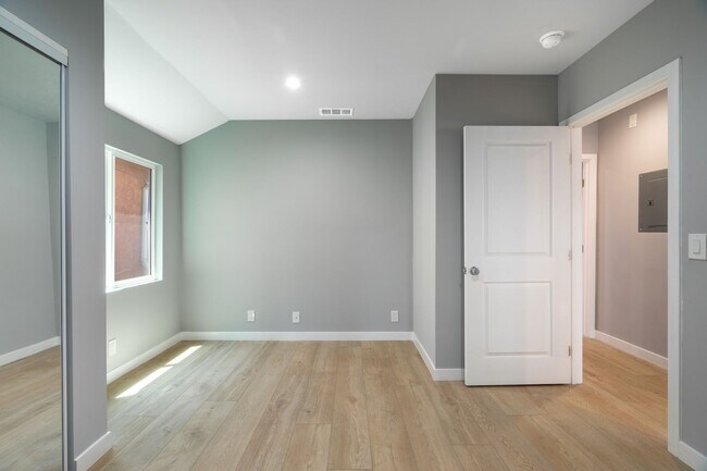 Building Photo - 1049 W 62nd St