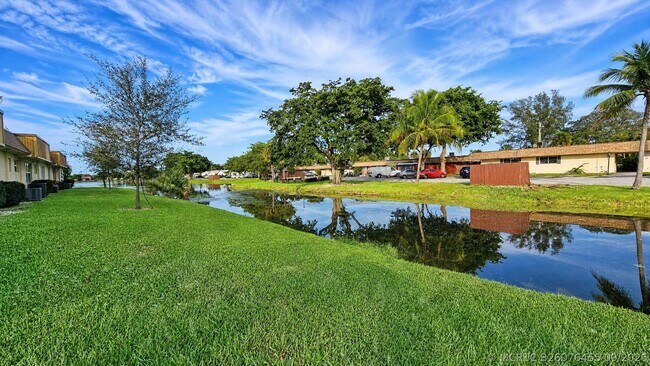 Building Photo - 416 Lakeside Dr