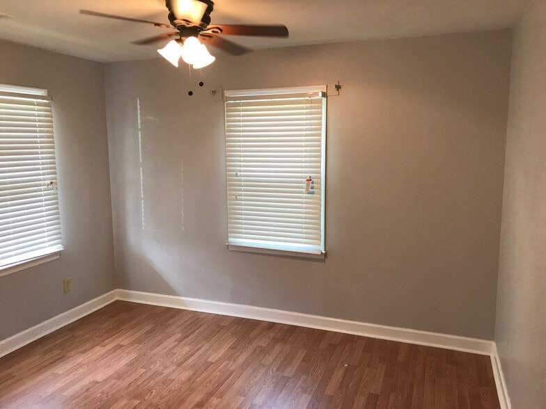 Building Photo - 1433 M.L.K. Jr Dr