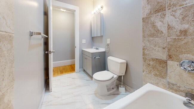 Building Photo - 18 Rowell St