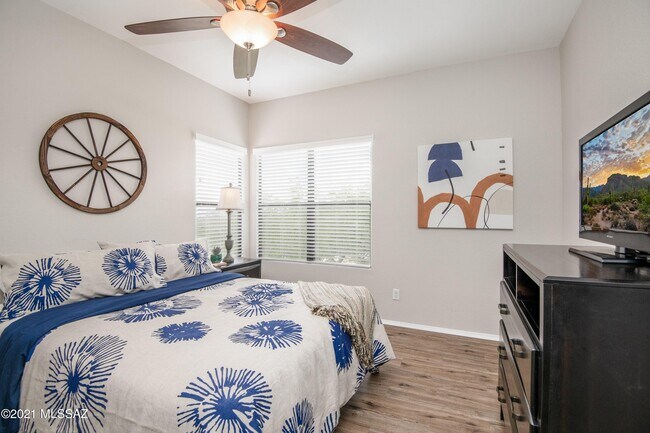 Building Photo - 6655 N Canyon Crest Dr