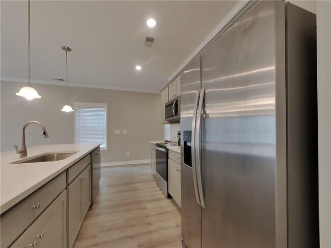 Building Photo - 112 E Rdg Wy