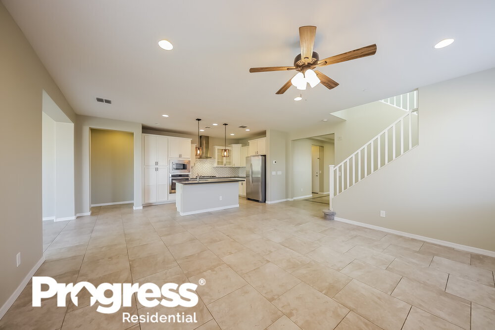 Building Photo - 10642 W Anna Ave