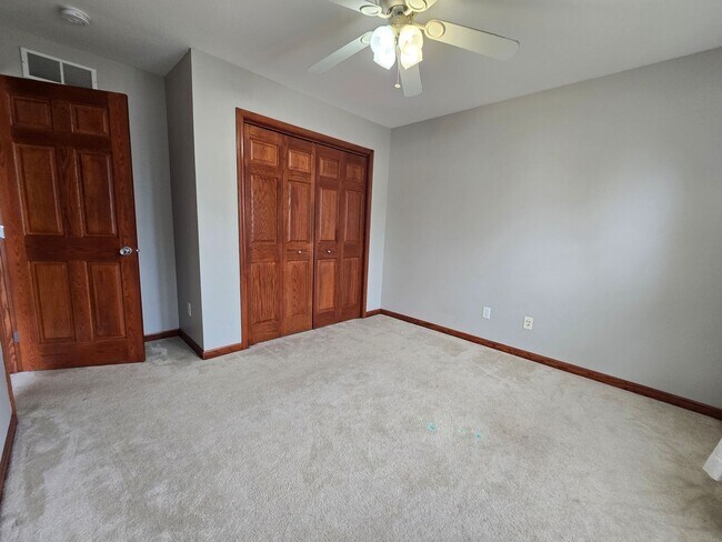 Building Photo - 4 Bedroom Home in Bloomington's East Side
