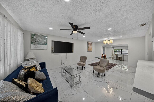 Building Photo - 19621 NW 11th Ct