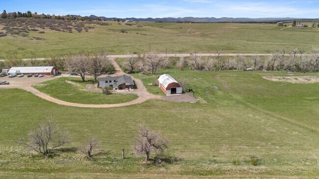 Building Photo - Sedalia Oasis on 8+ Acres
