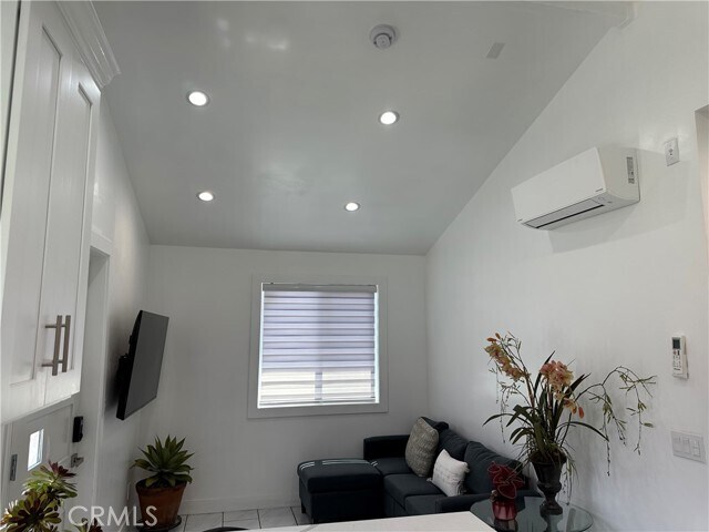 Building Photo - 7013 Bellaire