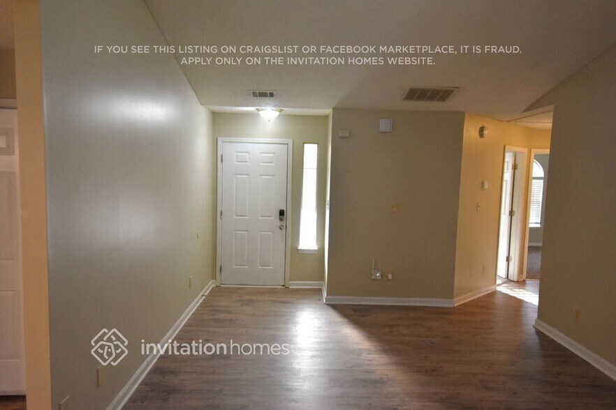 Building Photo - 265 Village Dr