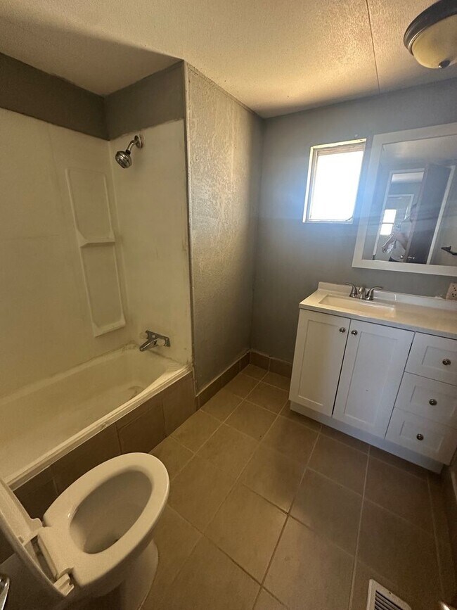Building Photo - 201 Shoshone Ln