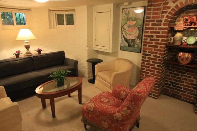 Building Photo - 1713 Riggs Pl NW